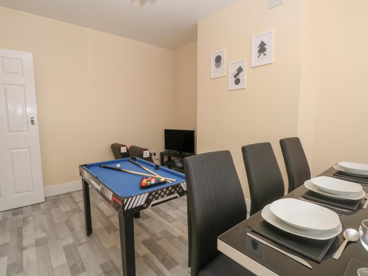Villa Park Road à Blackpool Extérieur photo