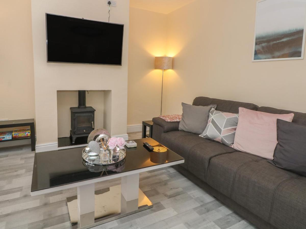 Villa Park Road à Blackpool Extérieur photo
