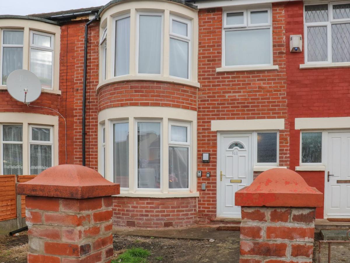 Villa Park Road à Blackpool Extérieur photo