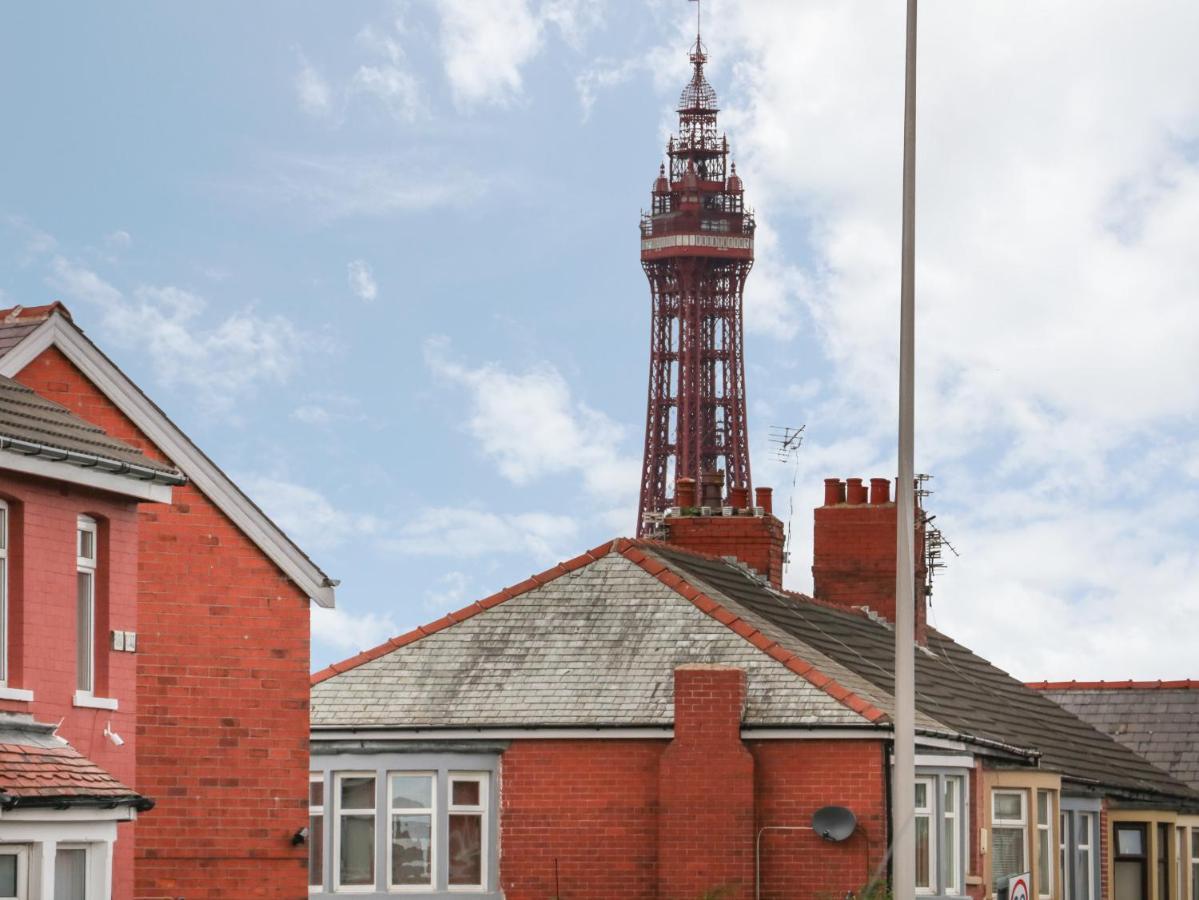 Villa Park Road à Blackpool Extérieur photo