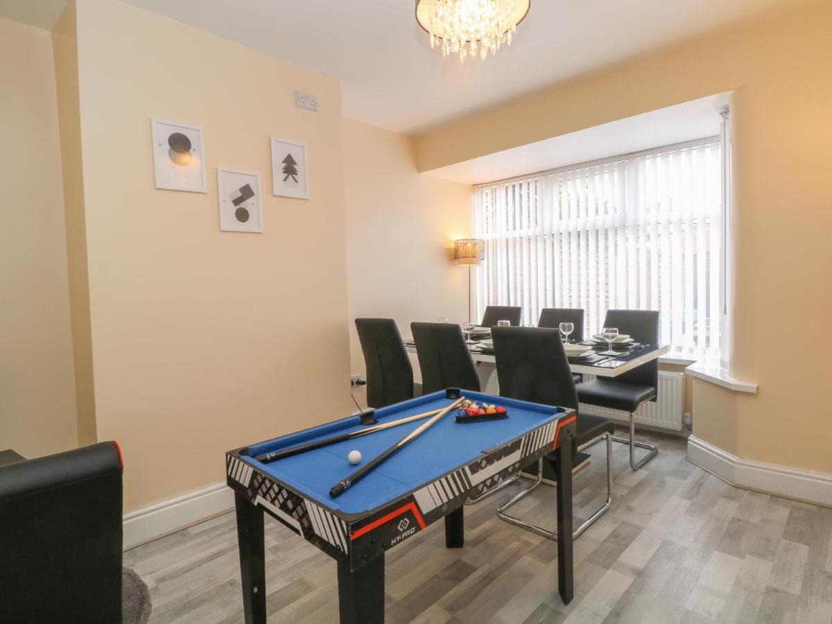Villa Park Road à Blackpool Extérieur photo